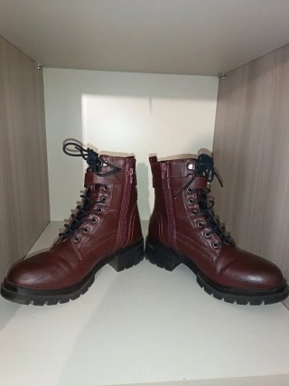Botines de cordones color granate talla 39