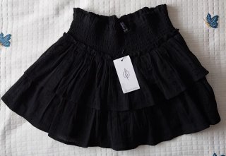 Falda pantalón negra con volantes Stradivarius