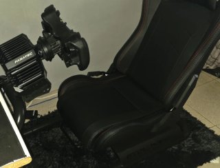 Cockpit con Volante Fanatec