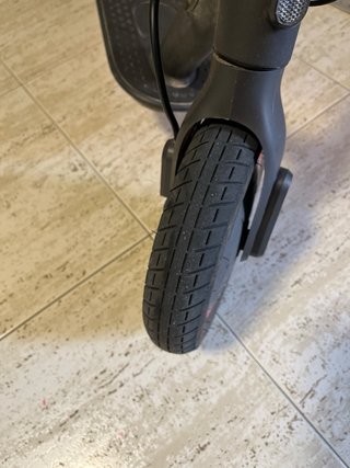 Vendo yaya Patinete Eléctrico Xiaomi con casco va.