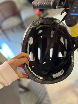 Vendo yaya Patinete Eléctrico Xiaomi con casco va.