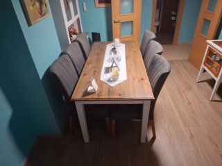 Mesa de comedor de madera