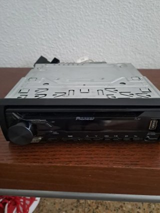 Radio CD Pioneer con Auxiliar