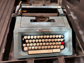 Máquina de escribir Olivetti Studio 46