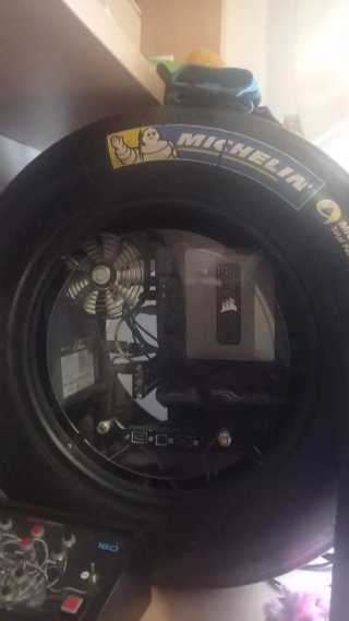 Caja de PC personalizada en neumático F1