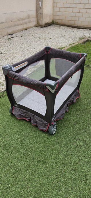 Cuna de viaje multiusos. Marca Chicco.