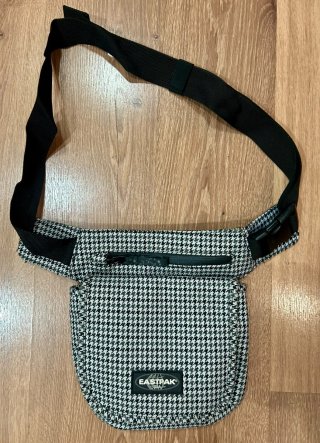 Riñonera Eastpak Estampado Pata de Gallo