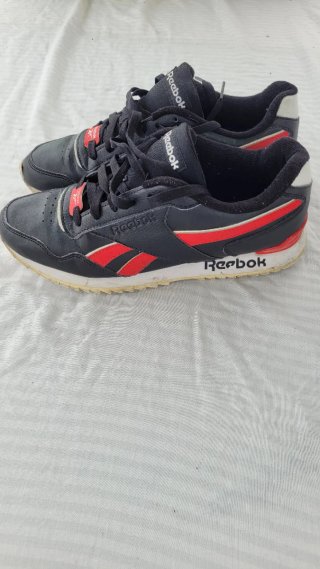 Zapatillas Reebok Negras y Rojas