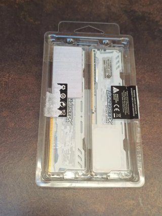2x 4GB RAM Crucial Ballistix Sport LT DDR4