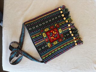 Bandolera Étnica Bordada con Flecos