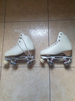 Patines artísticos blancos de segunda mano
