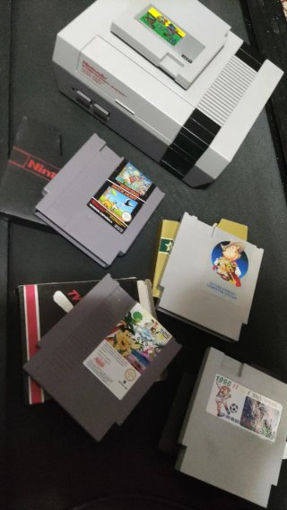 Consola Nintendo NES y 5 Juegos