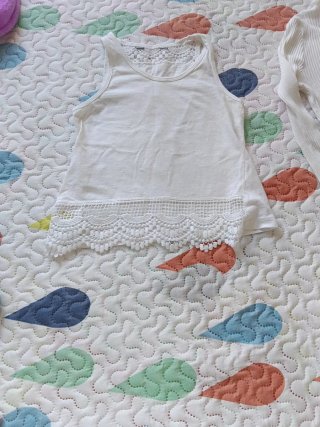 Blusa blanca con encaje