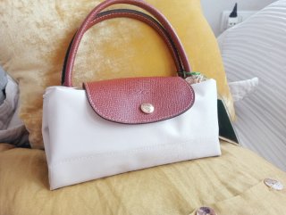 Bolso blanco y marrón