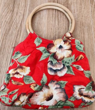 Bolso de mano floral con asas de bambú