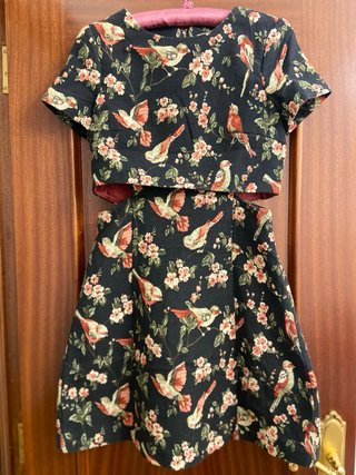 Vestido corto estampado pájaros y flores