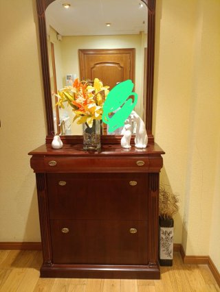 Mueble de entrada con espejo y zapatero