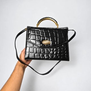 Bolso de Hombro Vintage Negro con Asa Dorada