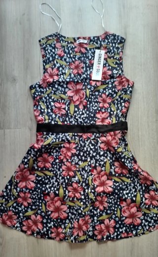 Vestido Ginger + Soul floral con etiqueta