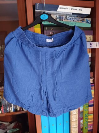 Pantalón corto de lino azul
