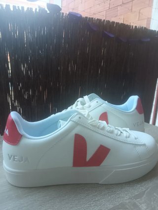 Zapatillas Veja Blancas y Rojas Nuevas