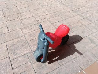 Moto de juguete correpasillos