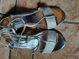 Sandalias de tacón plateadas