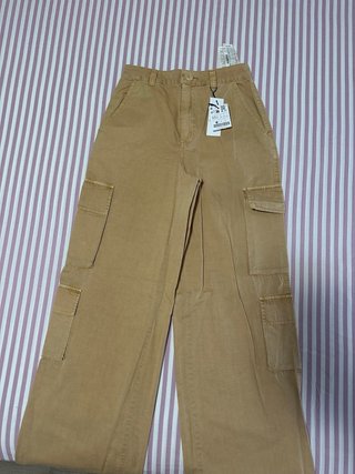 Pantalón Vaquero Cargo Beige Zara