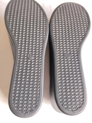 Sandalias Negras Talla 41, pone 42 pero calza un41