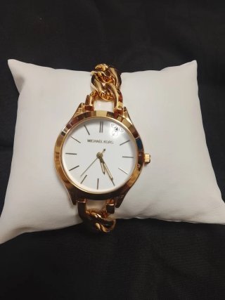 Reloj Elegante Dorado y Blanco