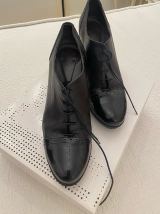 Zapato de piel negros con cordones
