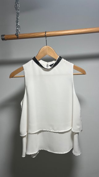 Blusa Zara Blanca con Detalle en Cuello