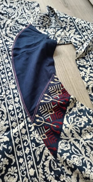 Vestido HHG estampado azul y blanco con etiqueta