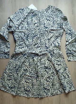 Vestido HHG estampado azul y blanco con etiqueta