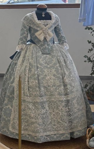 Traje de fallera azul y blanco