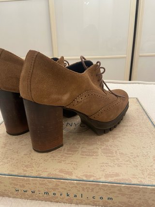 Zapatos de piel serraje con cordones