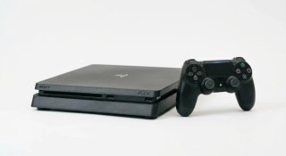 Consola Sony PlayStation 4 Slim Nera