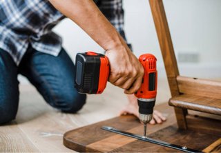 Manitas, bricolaje, montaje muebles, electricidad