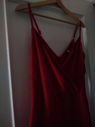 Mono rojo tirantes