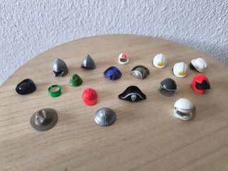 Lote de 18 Cascos y Gorros Playmobil