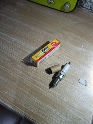 Bujía ngk cpr7ea-9 a estrenar (10€)