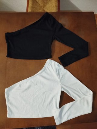 Tops asimétricos mujer (blanco y negro)