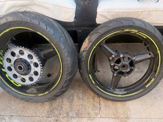 Llantas R6 con neumáticos Michelin