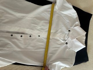 Camisa de And y pantalón con caída de síntesis