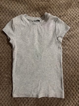 Camiseta gris Bershka