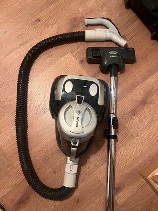 Aspiradora Ufesa 1800W con Regulador