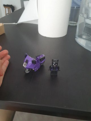 Lego Moto Morada y Figura Catwoman