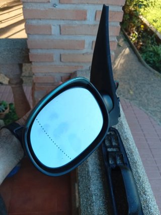 Retrovisor derecho Peugeot 205