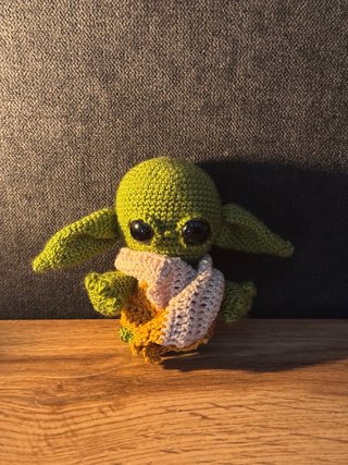 Muñeco Baby Yoda Ganchillo Hecho a Mano