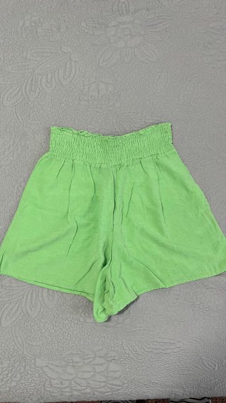 Pantalón corto de lino Bershka verde